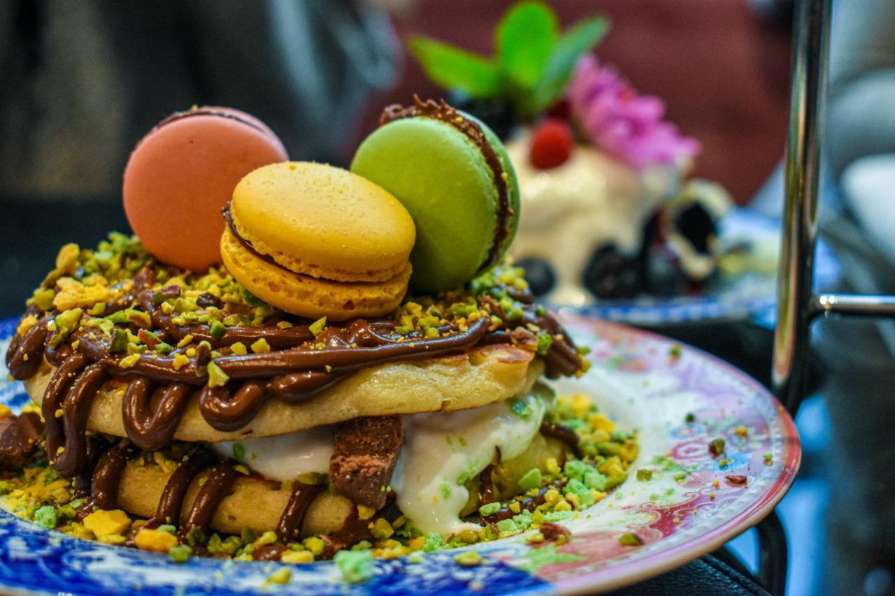 Hotel Palazzo Cornalia Milán Exteriér fotografie A mille-feuille with macarons