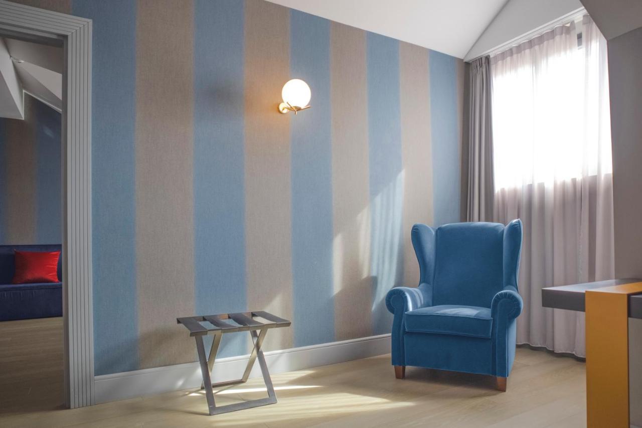 Hotel Palazzo Cornalia Milán Exteriér fotografie A room with a wall decorated with a venetian plaster
