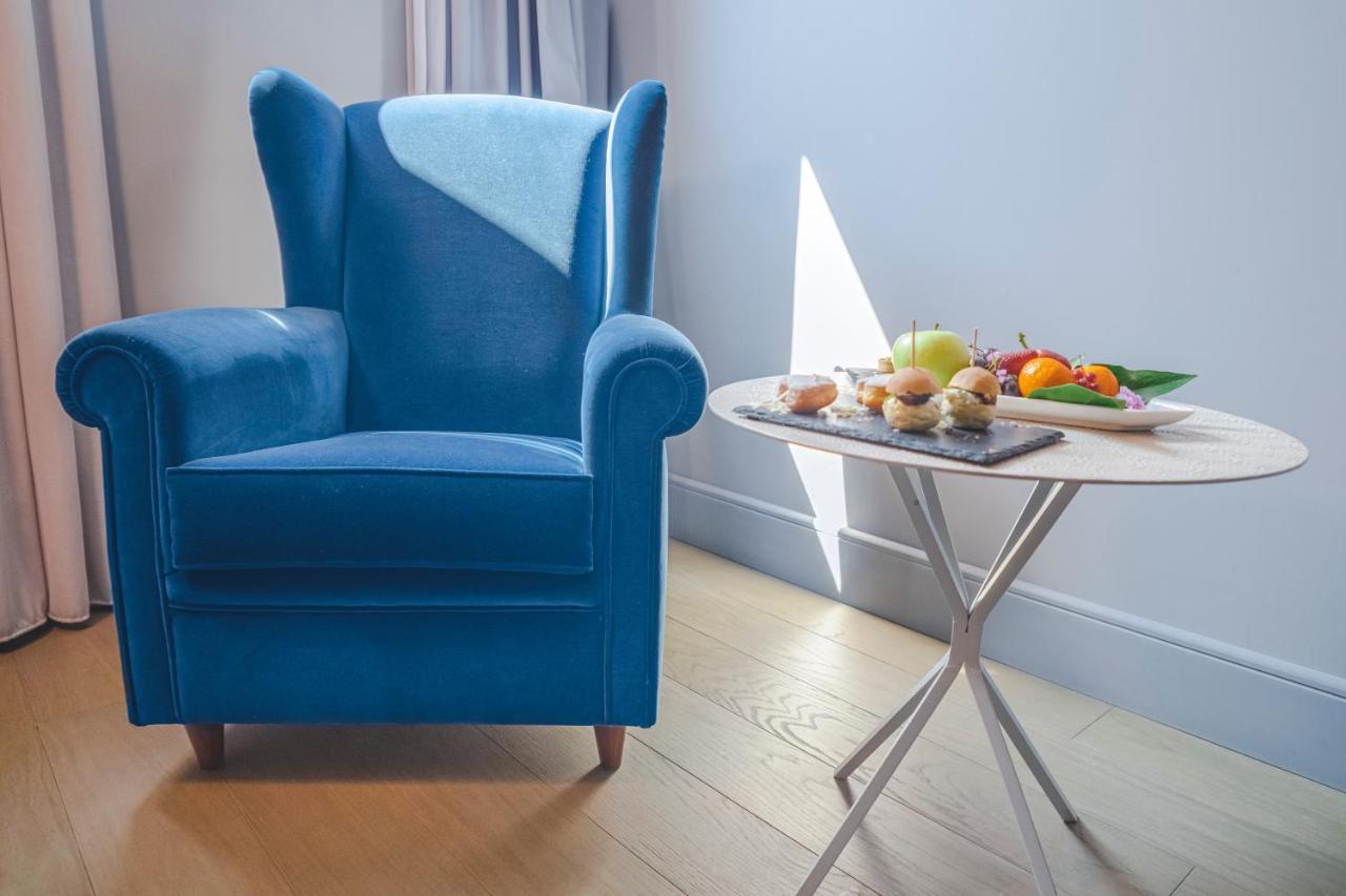 Hotel Palazzo Cornalia Milán Exteriér fotografie A blue armchair