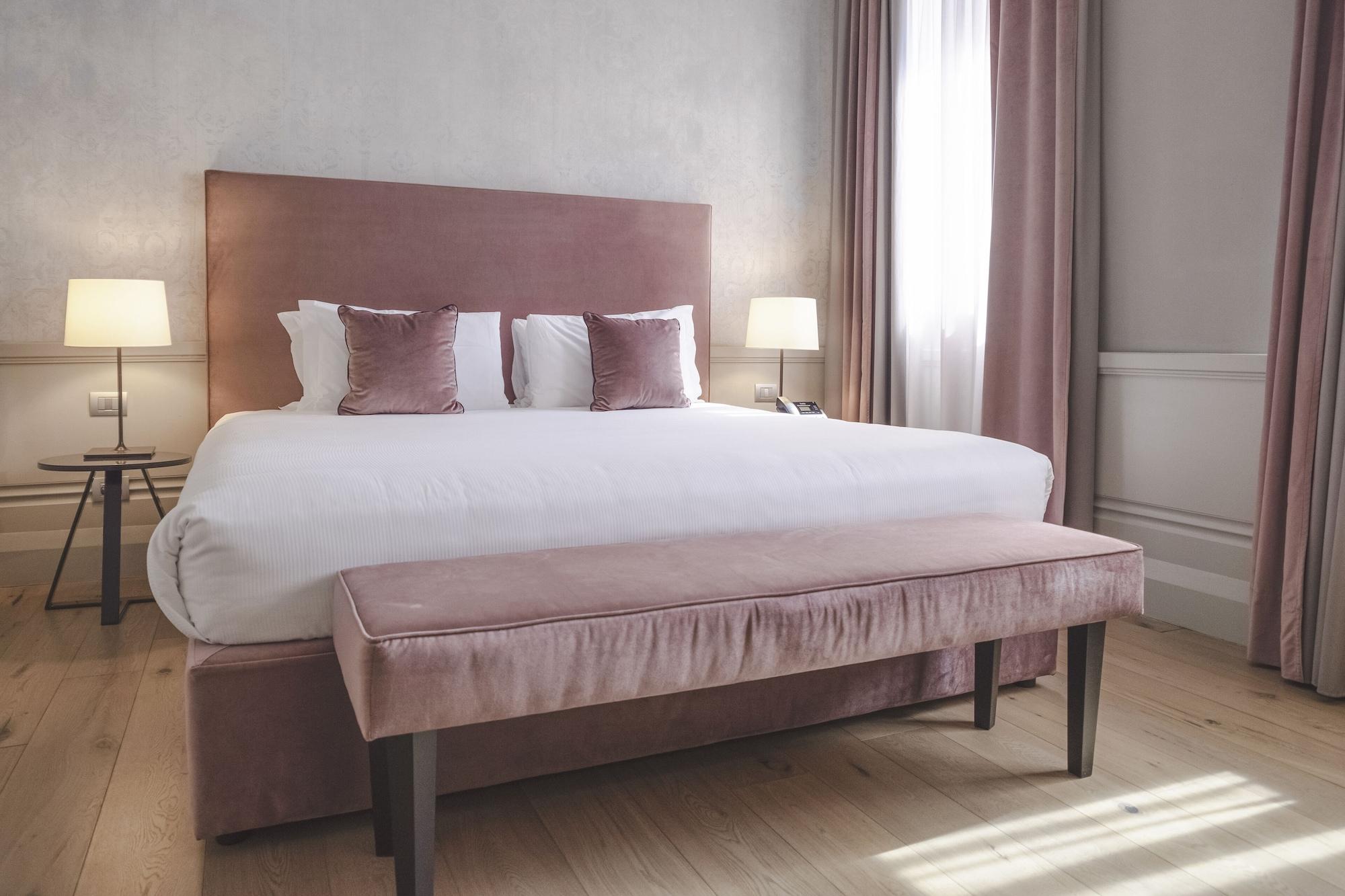 Hotel Palazzo Cornalia Milán Exteriér fotografie A bedroom at the hotel